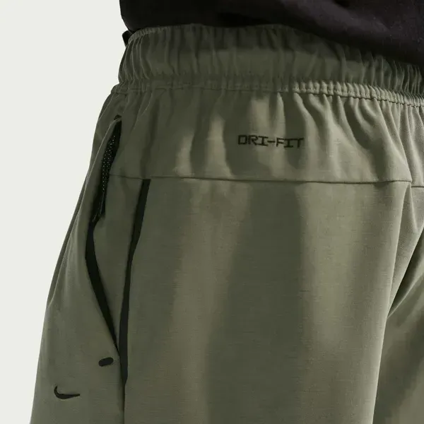 Чоловічі шорти Nike Tech | IF1125-328 фото
