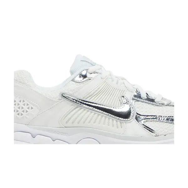 Жіночі кросівки Nike Air Zoom Vomero 5 'Chrome Toe'| HF7723-100 фото