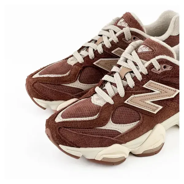 Жіночі кросівки New Balance 9060 Brown | U9060CCC фото