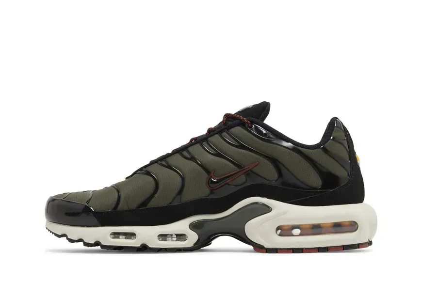 Чоловічі кросівки Nike Air Max Plus 'Black Cargo Khaki'| FB9722-300 фото