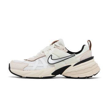 Жіночі кросівки Nike V2K Run 'White Light Orewood Brown'| FN6703-100 FN6703-100 фото