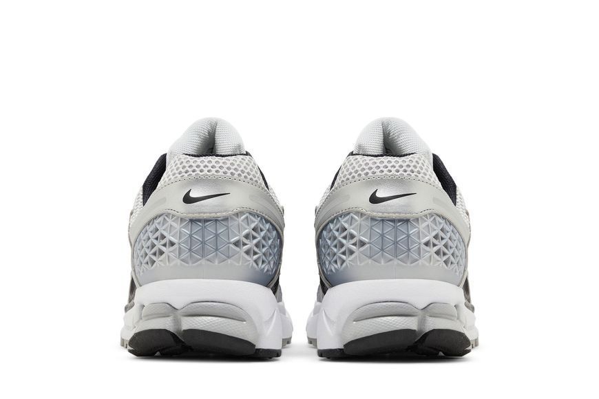 Чоловічі кросівки Nike Air Zoom Vomero 5 'Metallic Silver Black'| FJ4151-004 FJ4151-004 фото