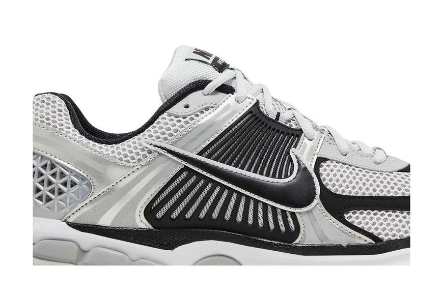 Чоловічі кросівки Nike Air Zoom Vomero 5 'Metallic Silver Black'| FJ4151-004 FJ4151-004 фото