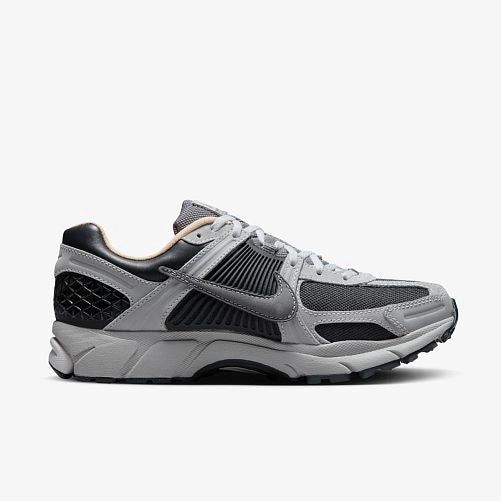 Кросівки Nike Men's Air Zoom Vomero 5 'Dark Smoke Grey Vachetta'| HV5982-001 HV5982-001 фото