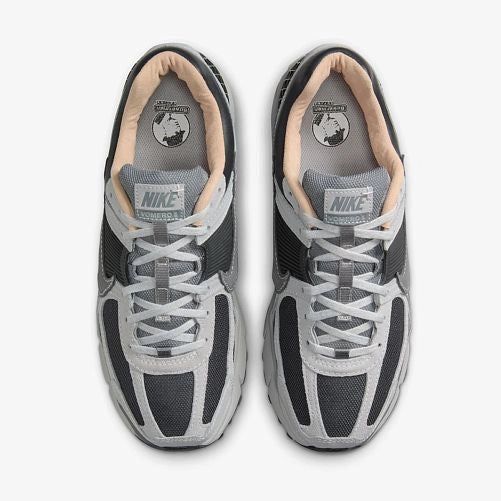Кросівки Nike Men's Air Zoom Vomero 5 'Dark Smoke Grey Vachetta'| HV5982-001 HV5982-001 фото