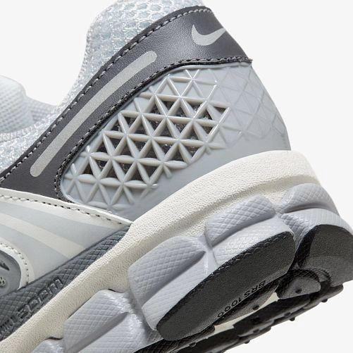 Жіночі кросівки Nike Zoom Vomero 5 'Wolf Grey Cool Grey'| FD9919-001 FD9919-001 фото