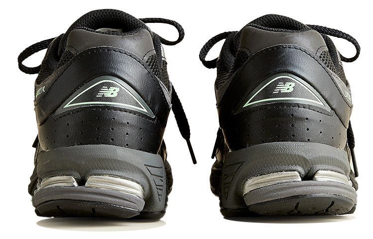 Чоловічі кросівки New Balance 2002R 'Black Powder Green'| M2002RLD M2002RLD фото
