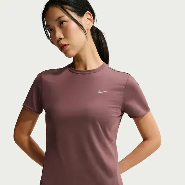 Жіноча футболка Nike Swift | HM9698-502 фото