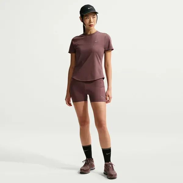 Жіноча футболка Nike Swift | HM9698-502 фото