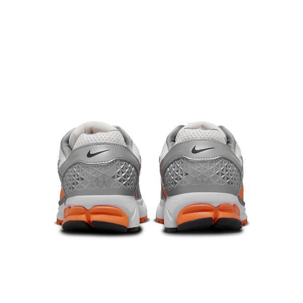 Чоловічі кросівки Nike Air Zoom Vomero 5 'Platinum Tint Safety Orange'| FJ4151-002 FJ4151-002 фото