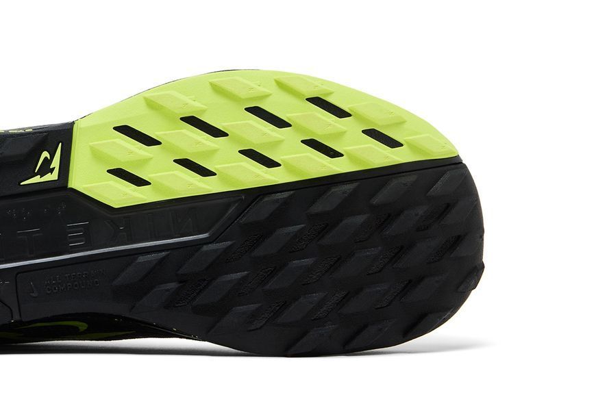 Чоловічі кросівки Nike Pegasus Trail 5 'Black Volt'| DV3864-011 DV3864-011 фото