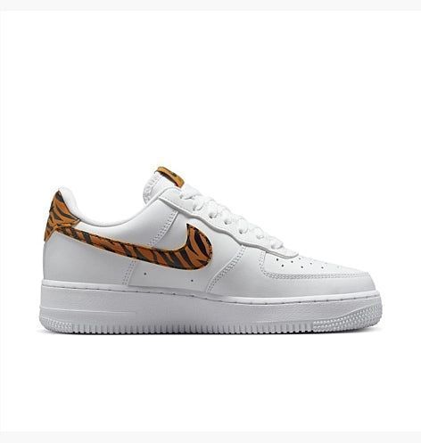 Жіночі кросівки Nike Air Force 1 '07 'Tiger Stripes'| DD8959-108 DD8959-108 фото