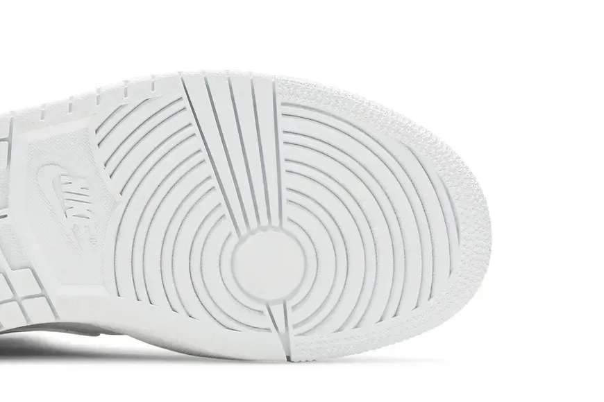 Жіночі кросівки Air Jordan 1 Mid 'Triple White'| BQ6472-111 фото